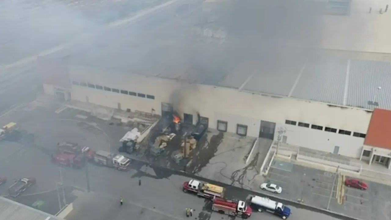 Desalojan a Más de Mil Empleados Tras Incendio en Fábrica en Escobedo, Nuevo León
