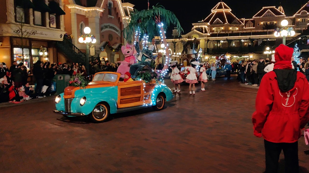 Disneyland Paris new year eve parade 2020