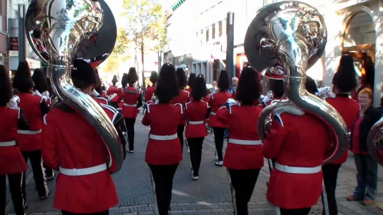 Showband Corio - Streets of San Francisco @ Parade Taptoe Heerlen 2011