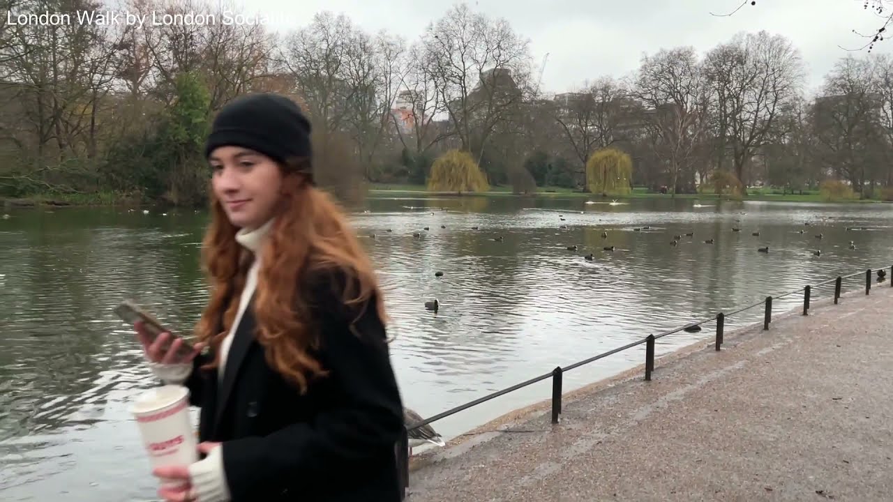 London Rain walk, Parliament Square to Leicester Square via Buckingham Palace, Piccadilly, Chinatown