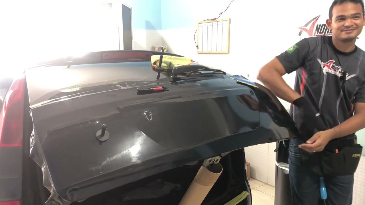 Envelopamento tampa de porta malas