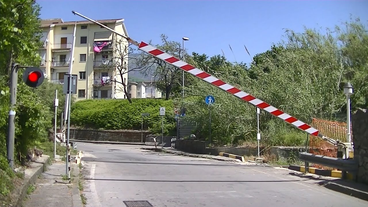 Spoorwegovergang Fratte (I) // Railroad crossing // Passaggio a livello
