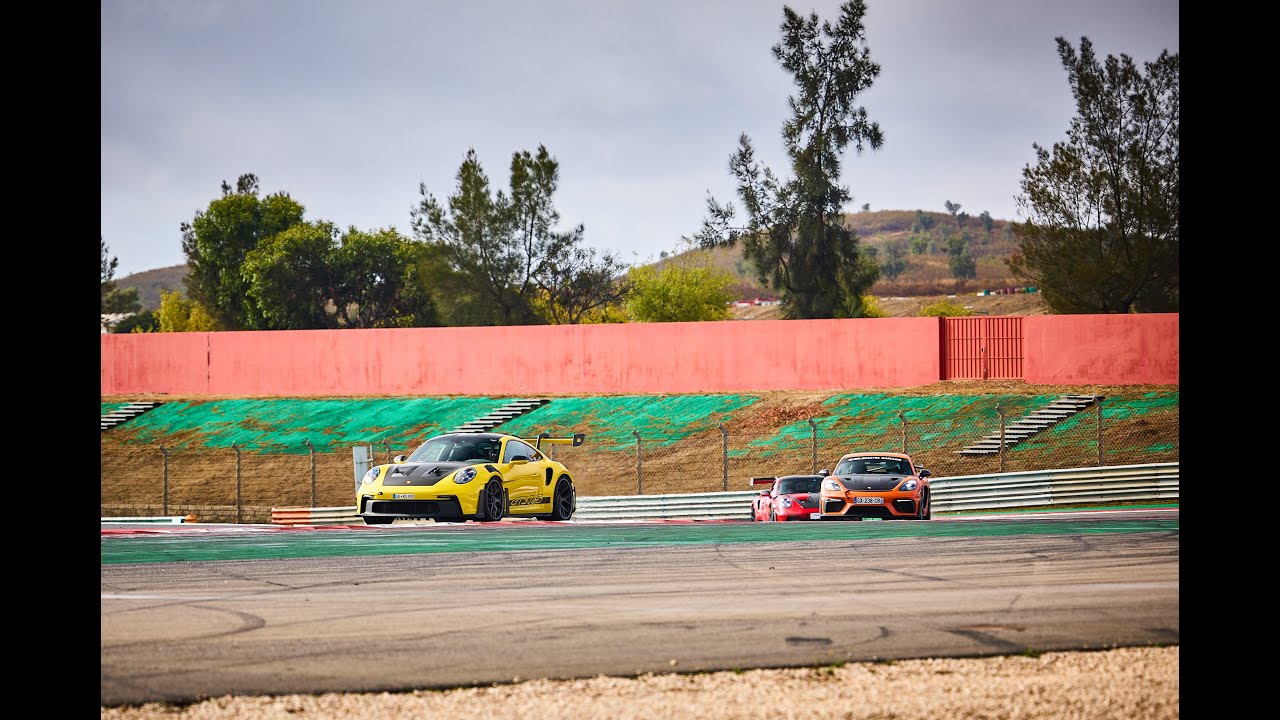 992 GT3RS on Portimao : Warmup laps on full wet Track