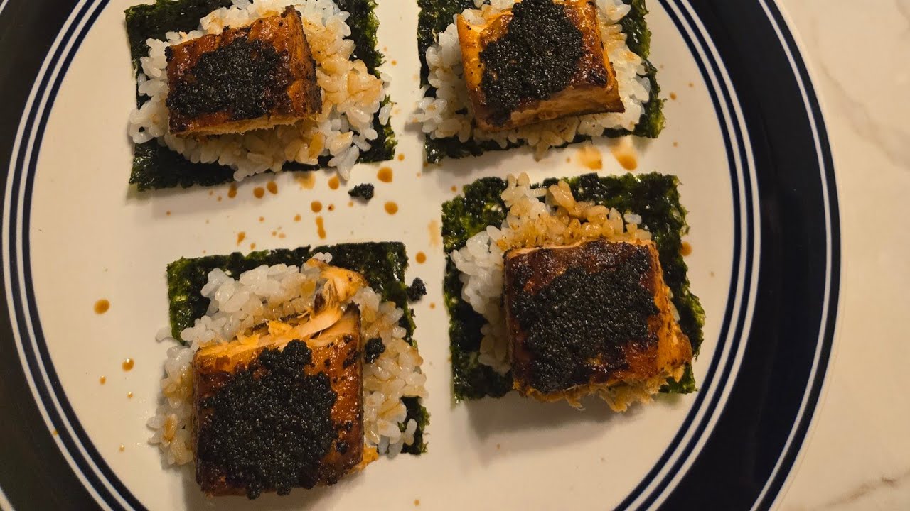NIGIRI/BLACKENED WILD CAUGHT SALMON/ALGANORI/TRUFA NEGRA DE INVIERNO
