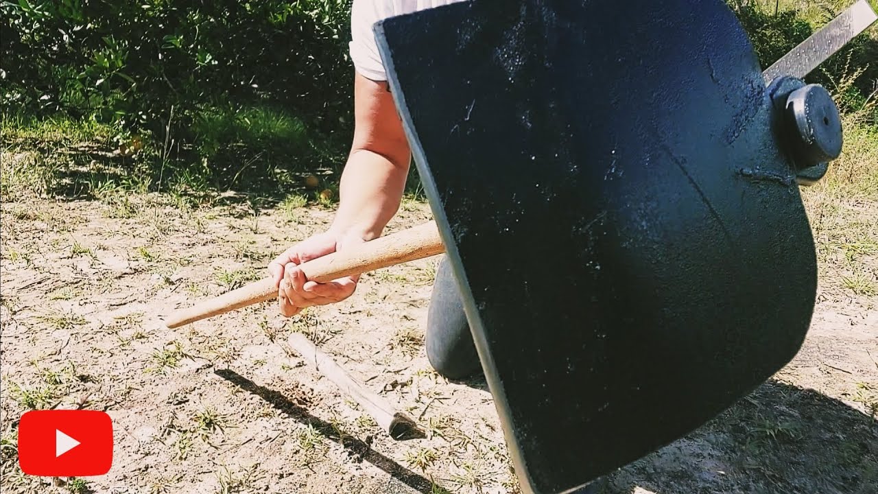 Como afiar uma enxada da forma correta utilizando uma lima