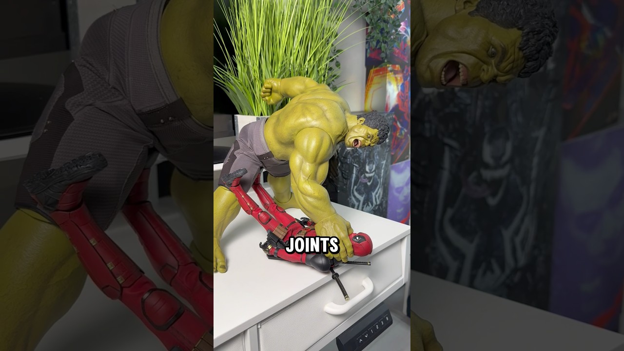 HOT TOYS HULK REVIEW 😂🔥 #hulk #avengers #brucebanner #markruffalo #hottoys #actionfigures