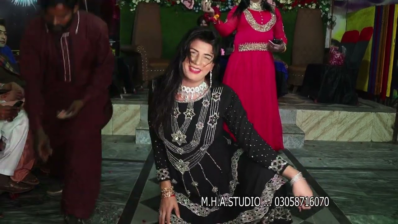 Bilal Naaz {{{{{{Achi Parfonmas Mian Danis(((M.H.A.STUDIO..03058716070)))