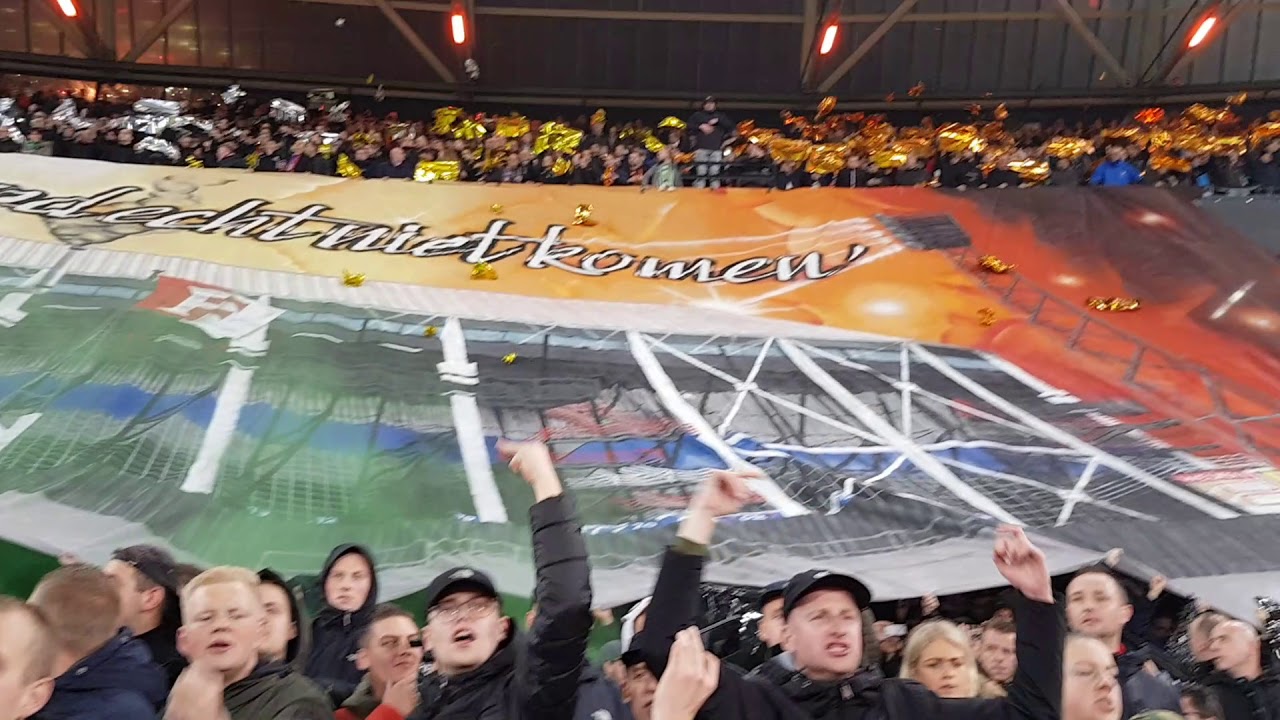 FEYENOORD-RANGERS | Noordzijde sfeeractie opkomst (2-2)