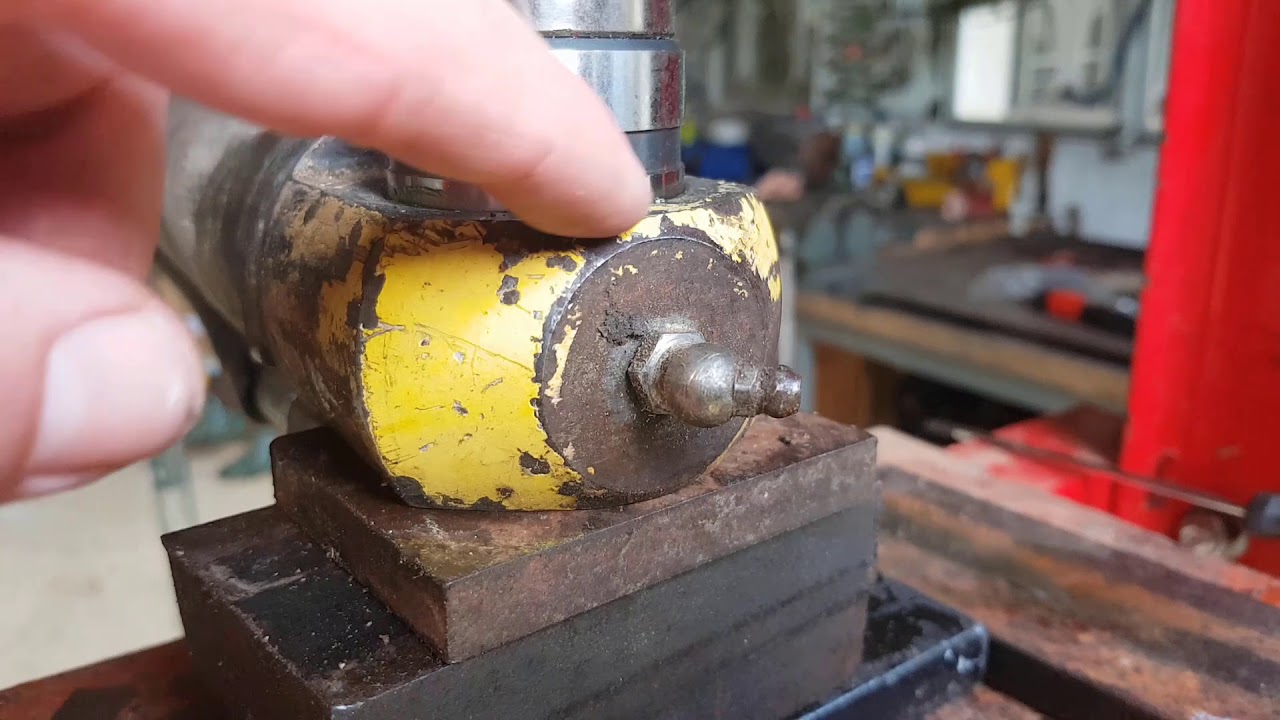 Rebaguage d'une flèche de mini pelle