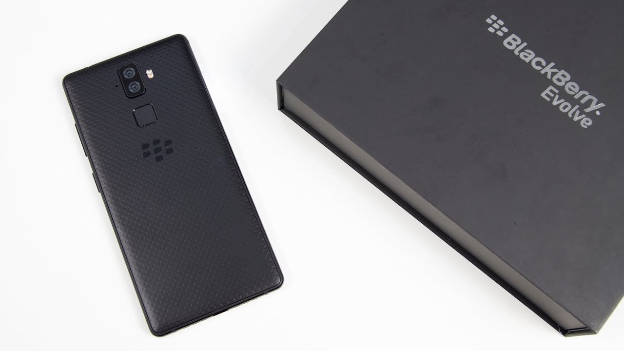 Mở hộp Blackberry Evolve đầu tiên ở Việt Nam