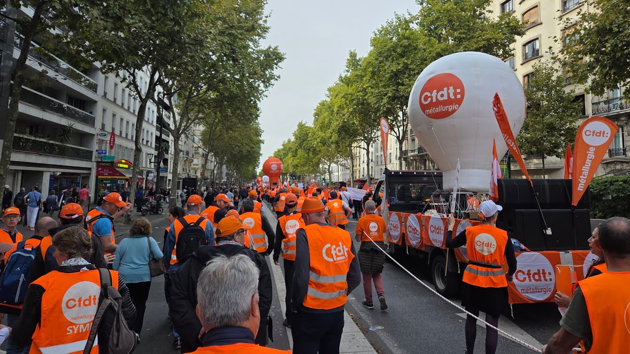 Live: Paris Protest Against Gov’s Budget Cuts, manif Bloquons Tout  2 Octobre, 02/10/2025