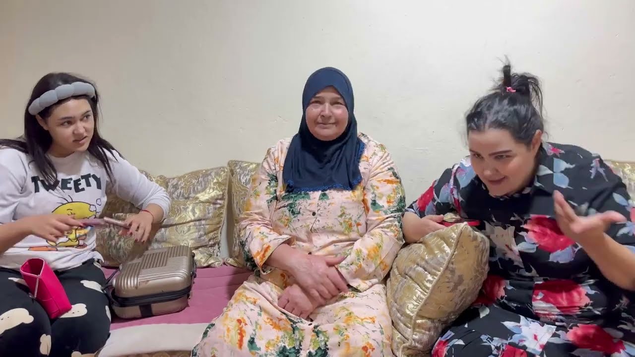 ناري سامية حصلها عاتيق 🤔 بقا تيغوت 😡 ولاكن مي صدمتها سامية🛍️