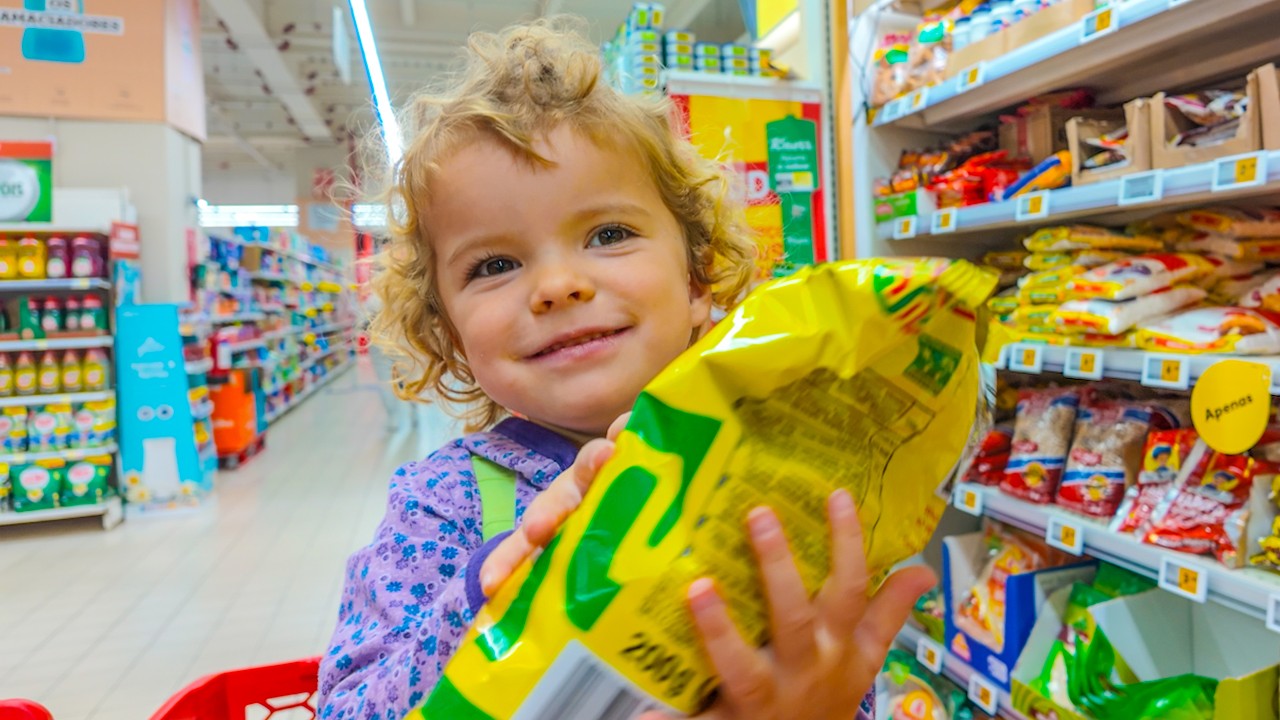 What Happens When a 4-Year-Old Buys & Cooks for the Family?!