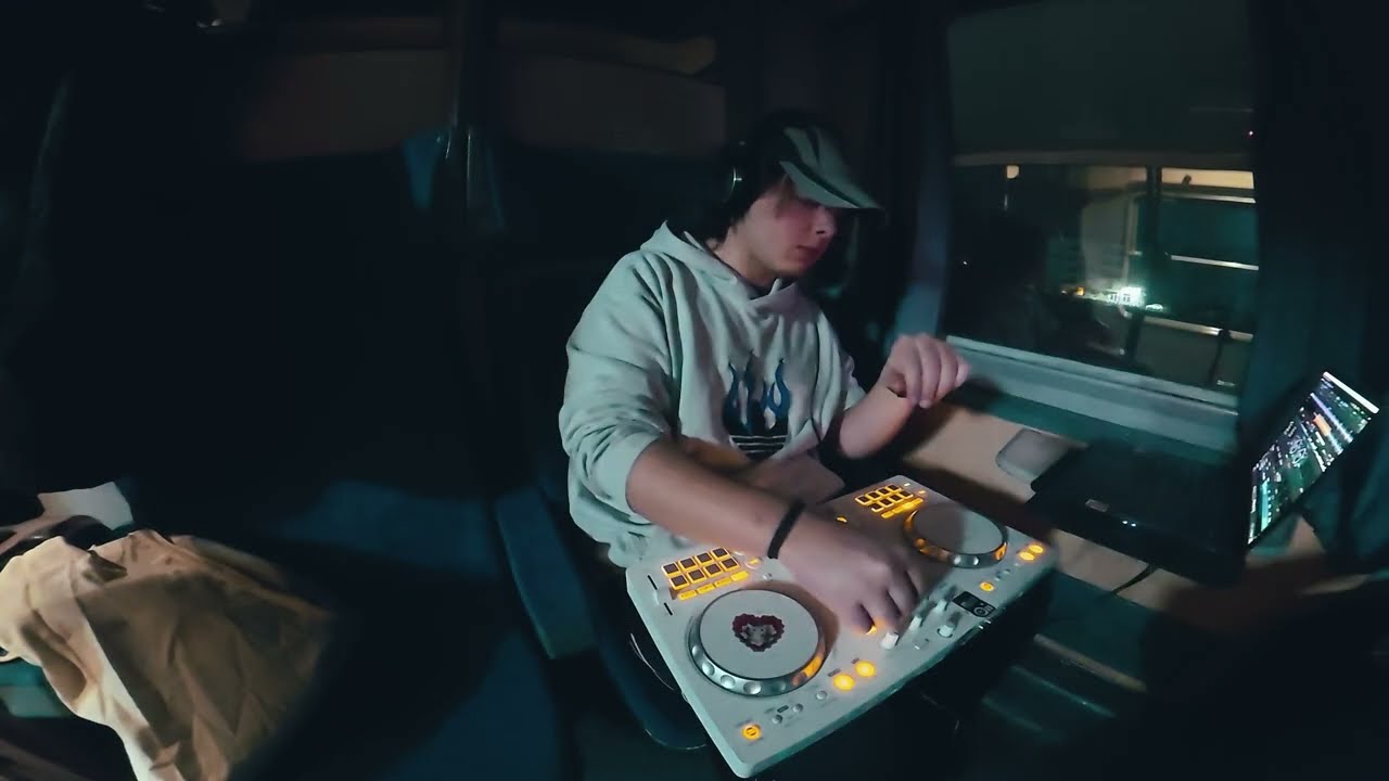 GROOVY SET IN A ROMANIAN NIGHT TRAIN ✧ GOLBAN