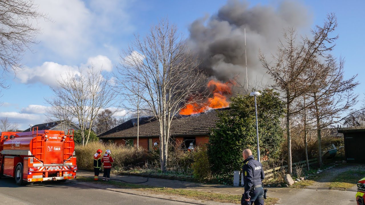 02.04.22 Person omkommet efter voldsom brand i villa fyldt med fyrværkeri