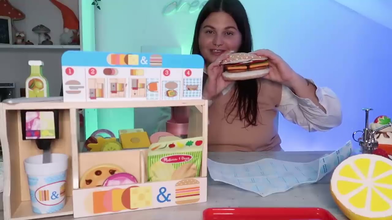 ASMR POV : une SERVEUSE PESTE te sert &agrave; manger