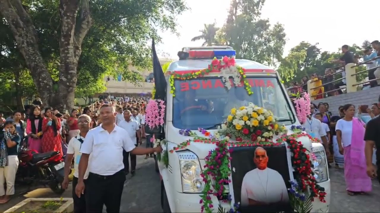 Bishop Mamako Car Procession Ka'e Sacred Heart Church-oni Cathedral ona Gopa ra'anga.