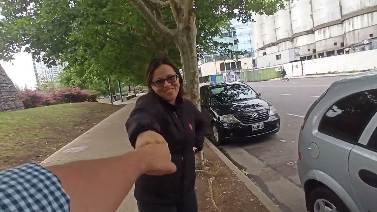 Cecilia : Estacionamiento en 45 y Paralelo en Calle.