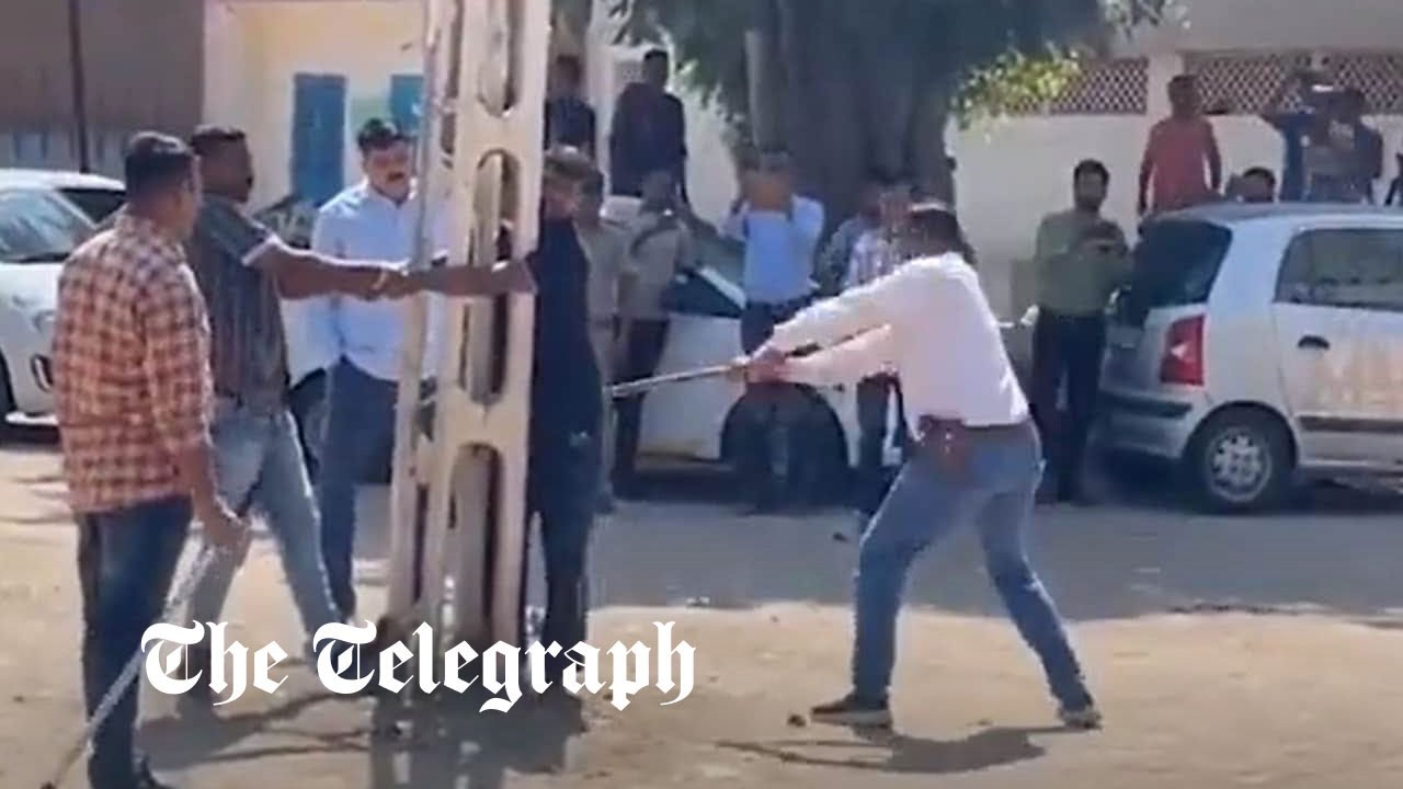 Police publicly flog Muslims who &lsquo;disrupted Hindu festival&rsquo; in India