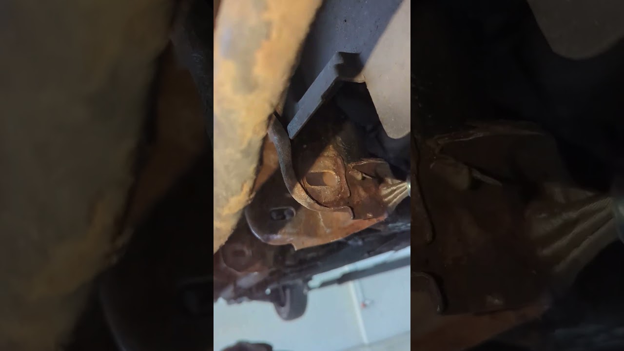Rusty repair on grandpas Mercedes #mechanic #repair #car #mercedes #classiccars #w124 #rust