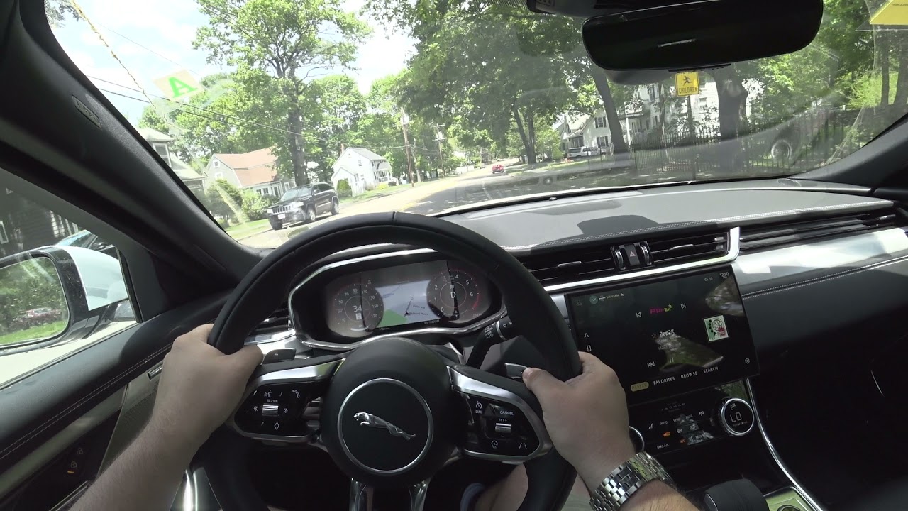 Обзор Jaguar XF P300 R-Dynamic SE 2021 года (вид от первого лица).