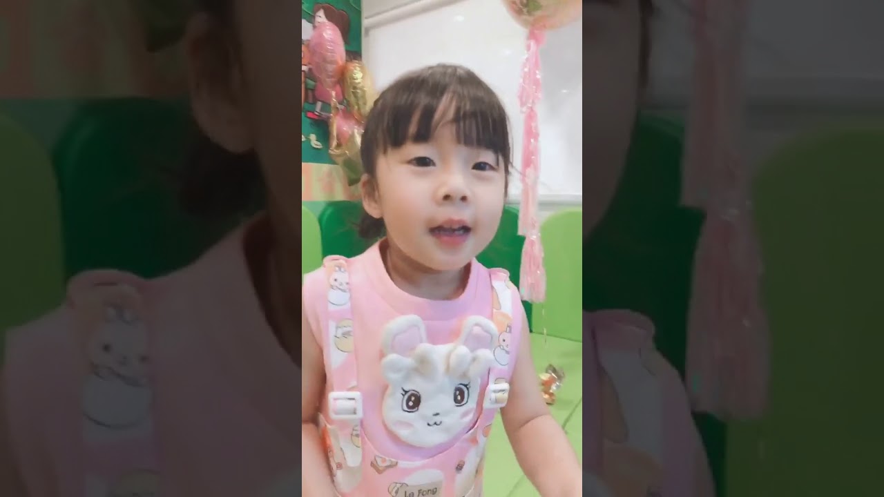 Bie Thassapak Hsu singing with Paopao (徐志賢/徐志贤) - Listen To Mama (聽媽媽的話) 💕