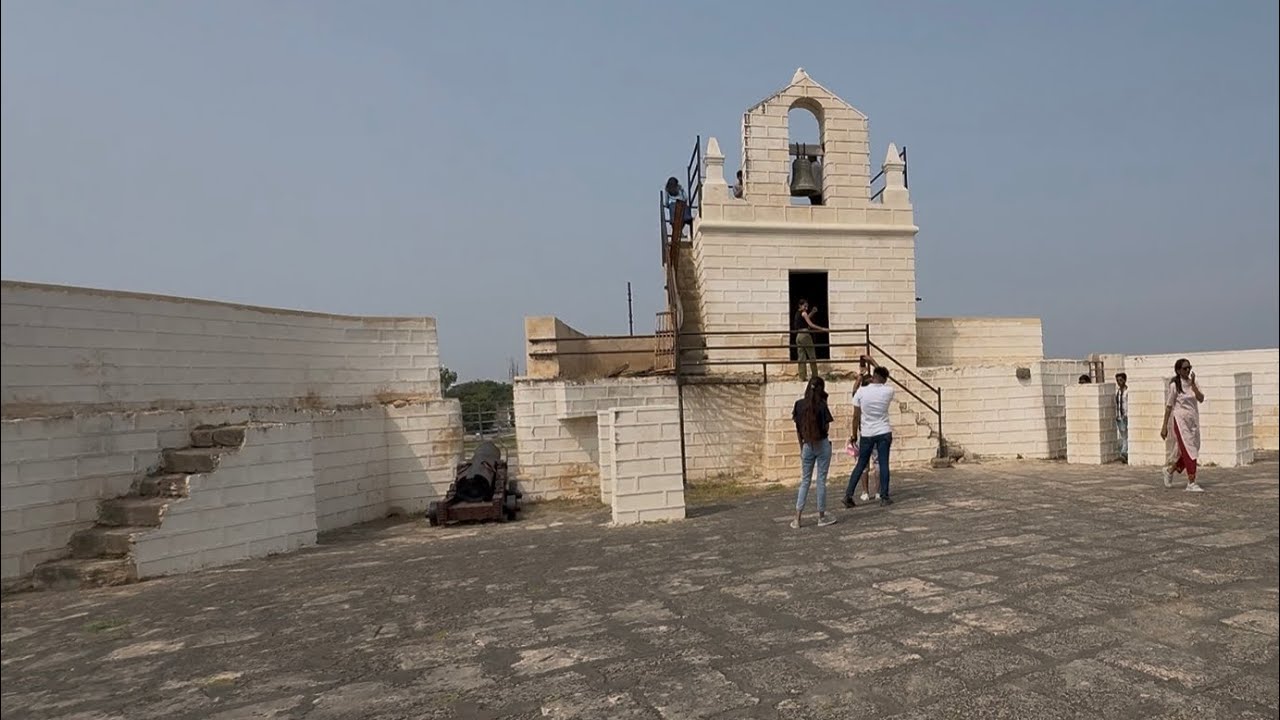 Diu fort me kitna bada ghanti 😍