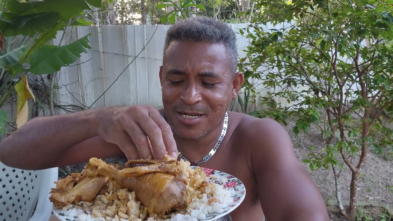 ALMOÇO DE HOJE FRANGO CAIPIRA DE QUINTAL