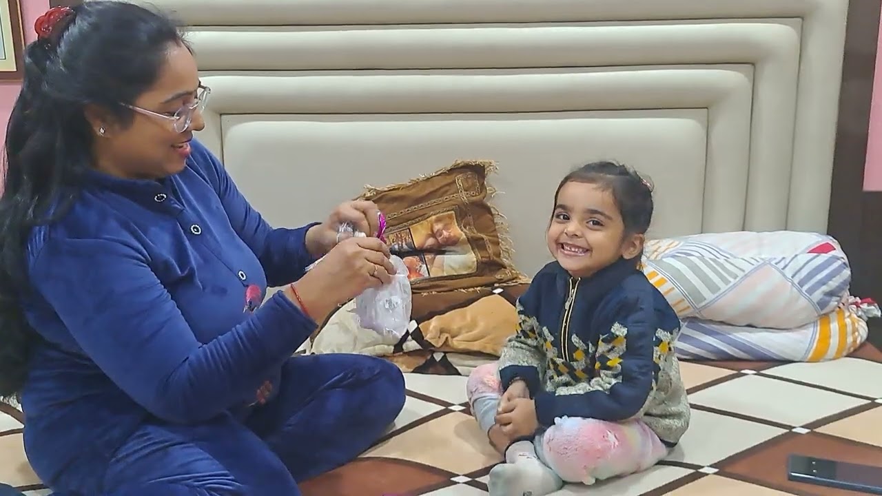 Vrinda aur mummy ke liye laye dady new purse 👛  #feeling 👌wow