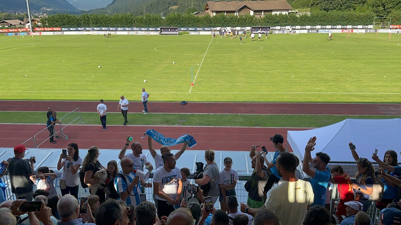 Tifosi Napoli SCATENATI 💥 Delirio in ritiro a Dimaro, guardate che succede 😍💙