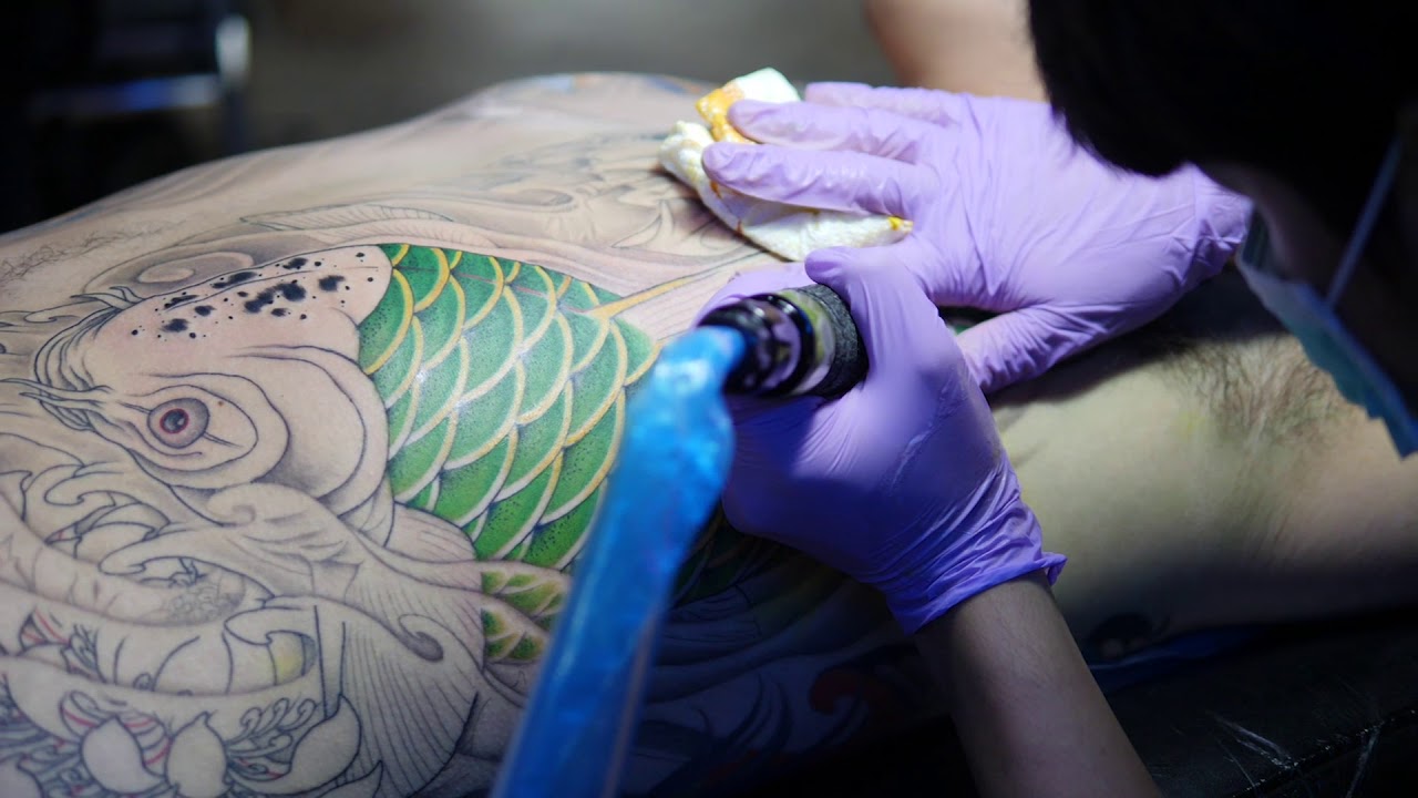 รอยสักหน้ากากฮันยาและปลาคารป Hannya Mask with koi fish tattoo