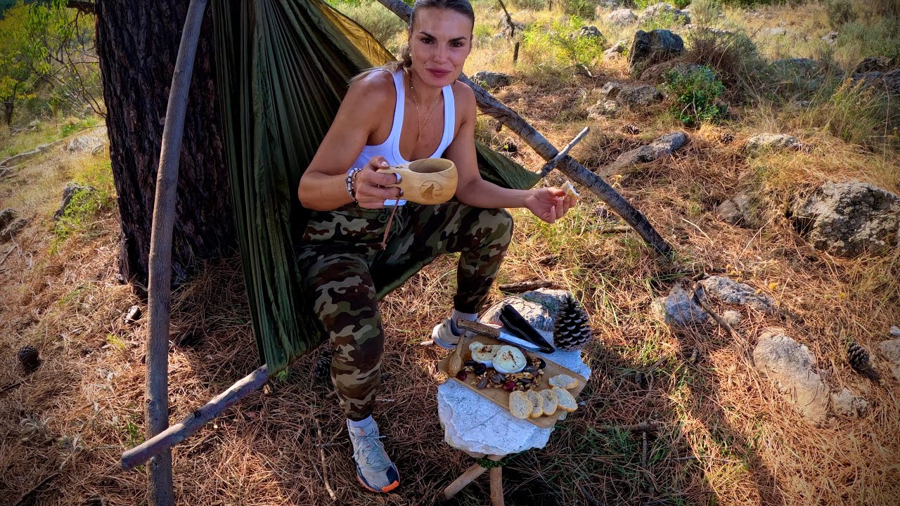 🌿 Acampando sola en la naturaleza y construyendo mi rinc&oacute;n perfecto, BUSHCRAFT ASMR.