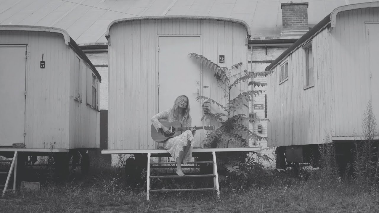 BOBBIE - Old Mountain Music (Official Video)