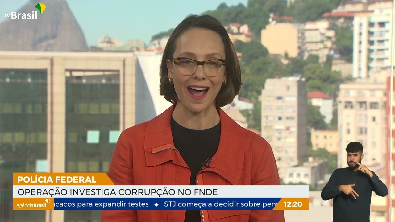 Ex-ministro da Educa&ccedil;&atilde;o Milton Ribeiro &eacute; preso pela PF