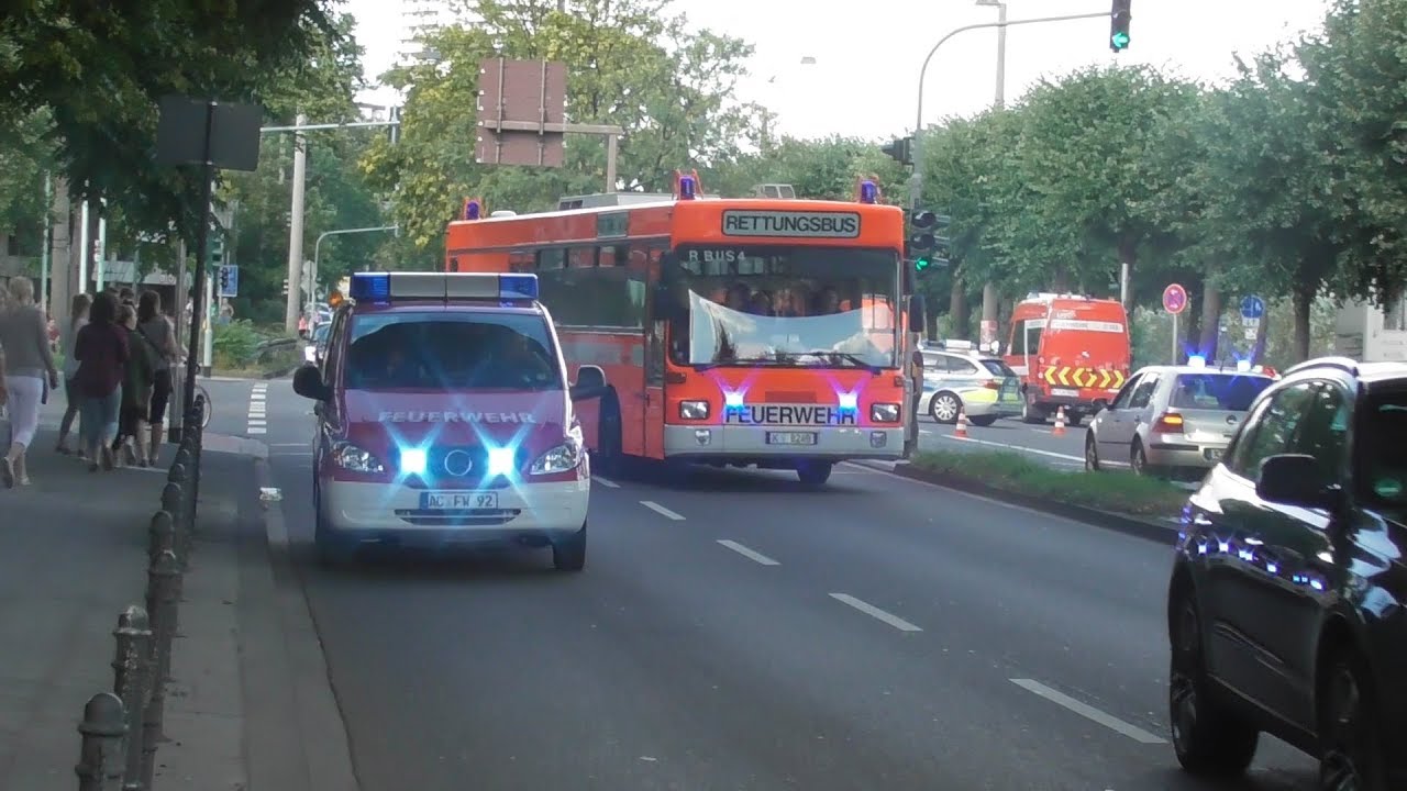 [Gondelunfall in Köln] Einsatzfahrten der Einsatzkräfte in Köln