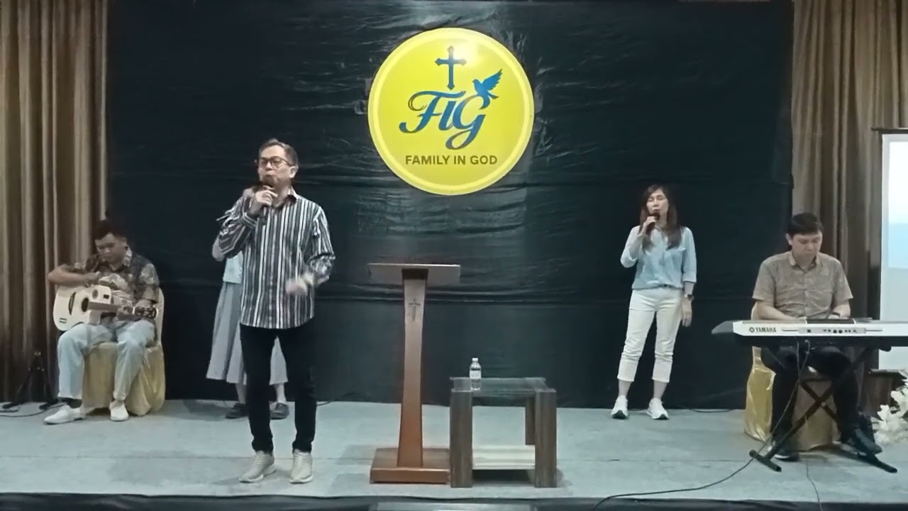 Worship Leader with BPK.Frans Risdiyanto and Team @Family in God