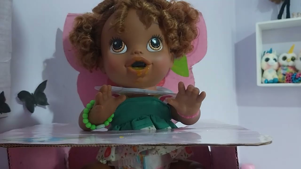 O almoço caótico da Letícia (na cadeirinha nova!!)