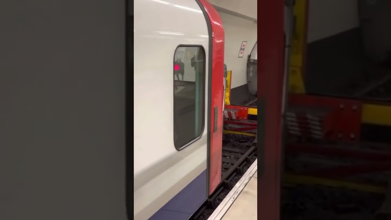 London Underground Train End of the Line Waterloo and City Line #londonunderground