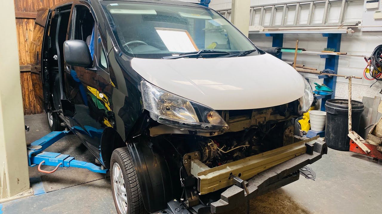 Ремонт поврежденного в аварии фургона Nissan NV200 2019 года выпуска, PT 2