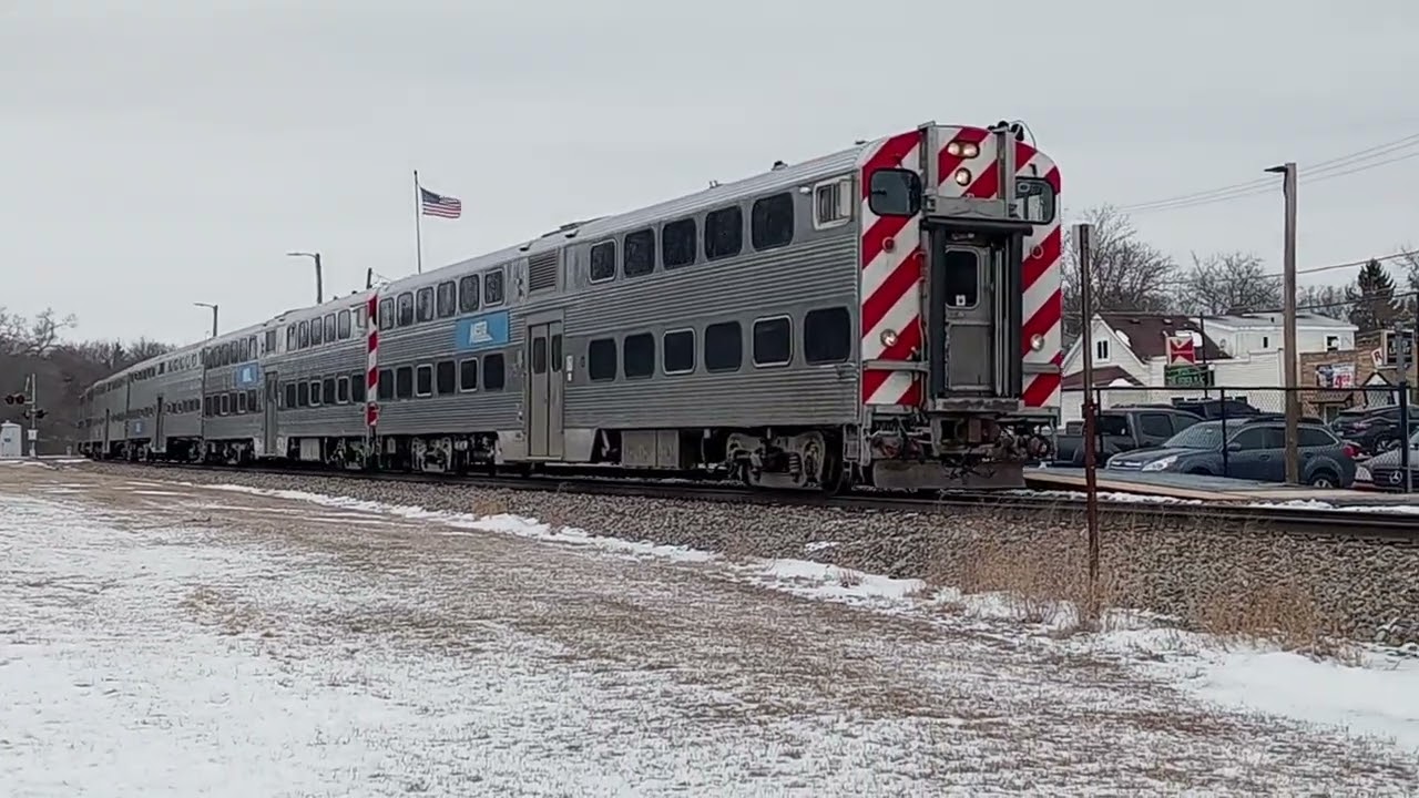 Inbound Metra 2136 at Long Lake, IL