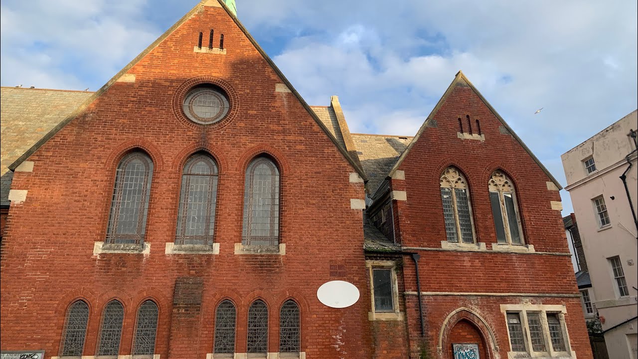Abandoned Church in East Sussex let’s take a look what’s inside!