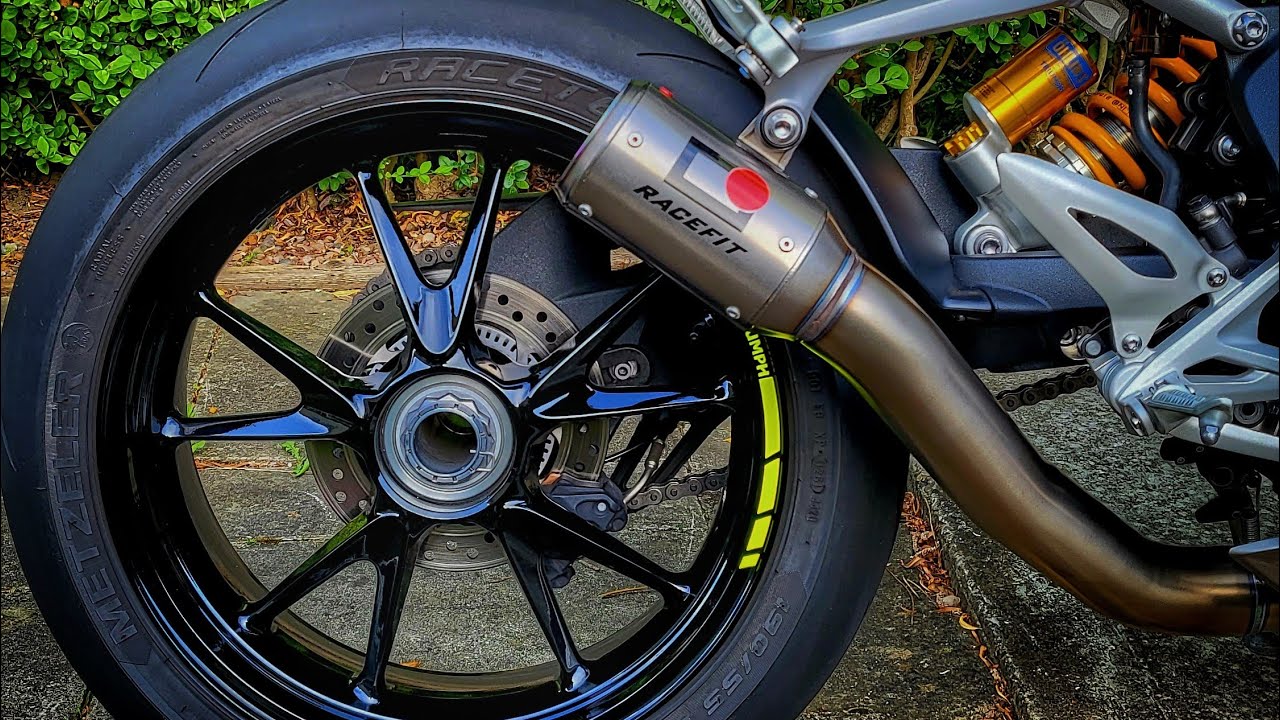 triumph speed triple 1200rs racefit exhaust fly by.