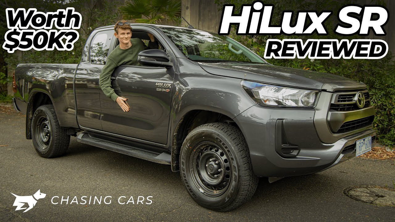Обзор Toyota HiLux SR 2021 | Вы бы заплатили 50 000 долларов за HiLux Extra Cab? | Chasing Cars