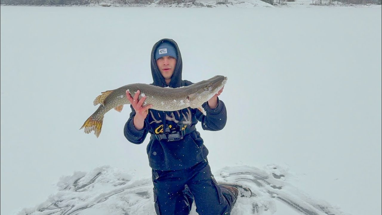 Ice fishing for big northern pike Sabattus pond!!(maine) 