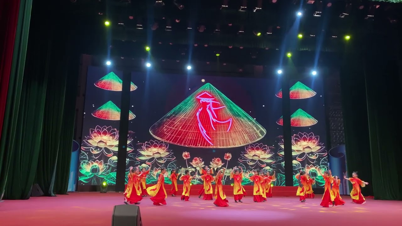 Múa: Rực rỡ Việt Nam