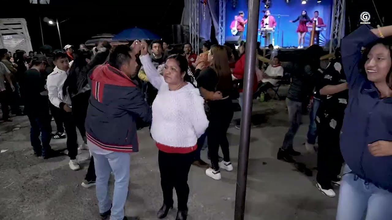 Grupo diferente, en las Lomas, Zacapoaxtla, Puebla.