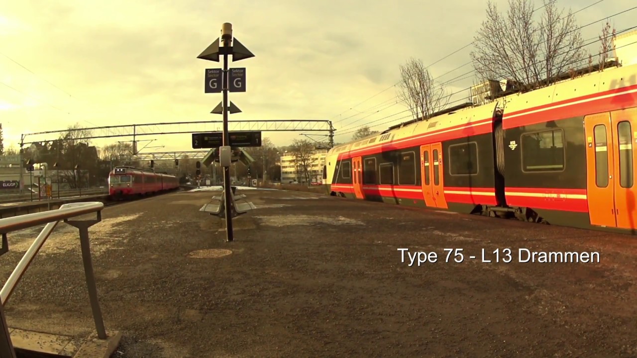 Trains at Skøyen station, track 1-2 / NSB trains