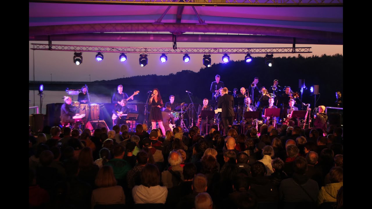 Let it go - Laura Saleh mit der Tramp Cats Big Band