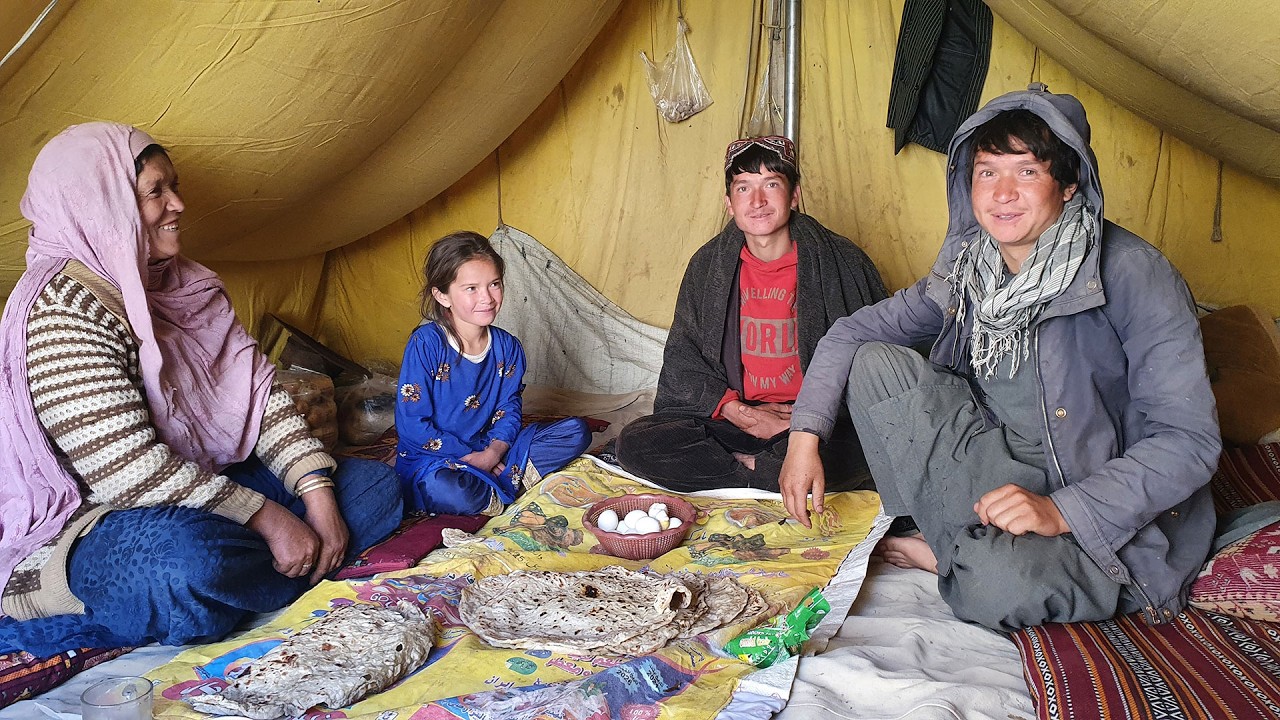 Afghan Shepherd Mother Cooks Traditional Naan Chapati in the Mountains | village life Afghanistan