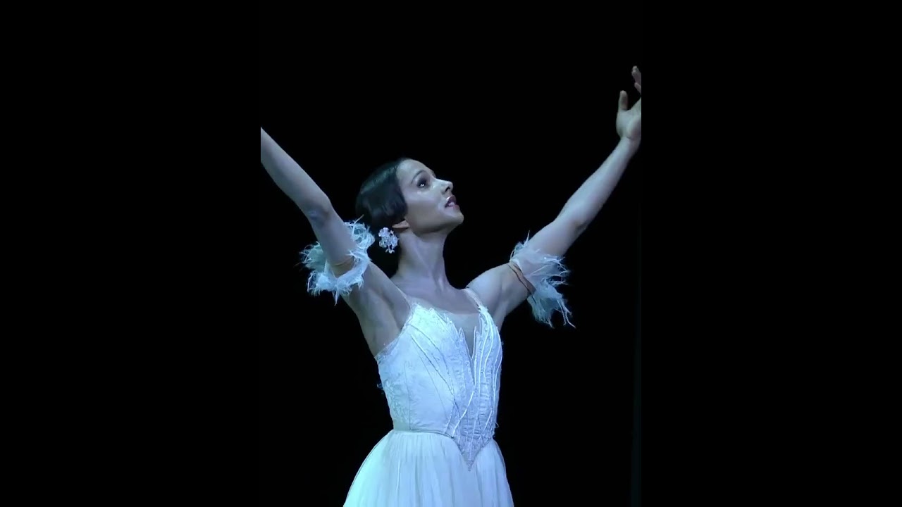 Francesca Hayward in Giselle Acto II